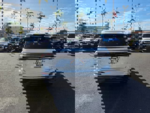 Used 2024 Lincoln Nautilus Premier w/ Equipment Group 102A image 6