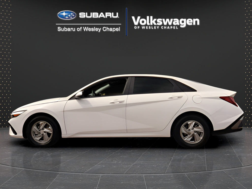 Used 2025 Hyundai Elantra SE FWD image 4