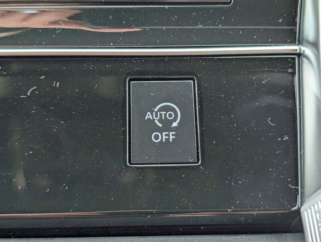 Used 2025 Nissan Armada SL w/ Captain's Chari Seat Package image 32