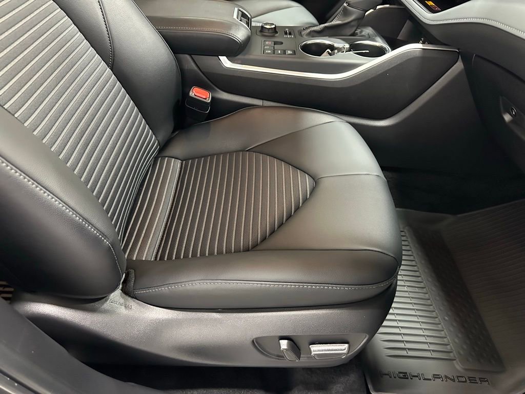 Used 2025 Toyota Highlander XSE image 64