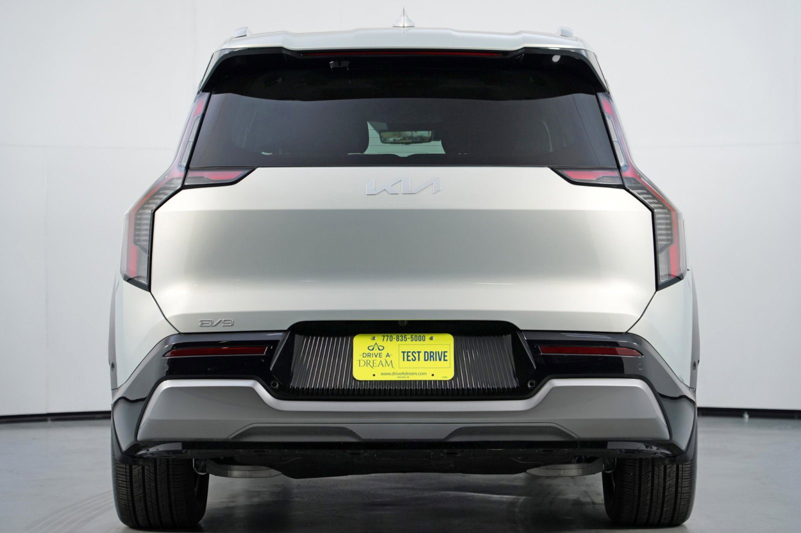 Used 2026 Kia EV9 Land image 11