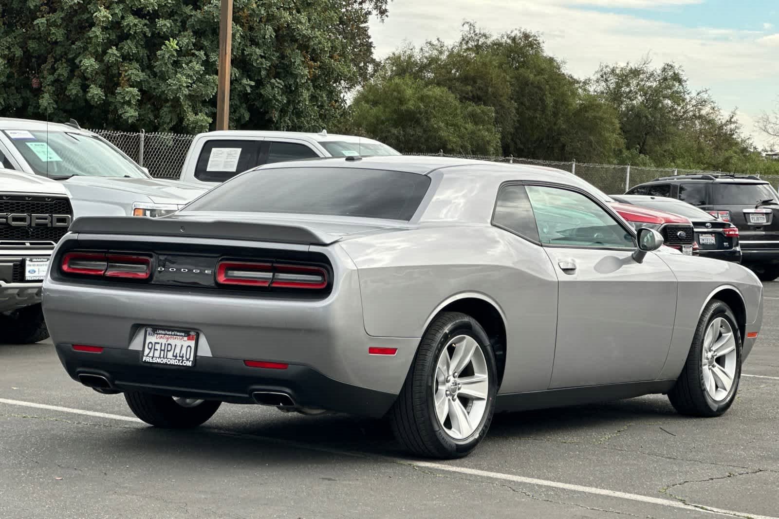 Used 2018 Dodge Challenger SXT image 2