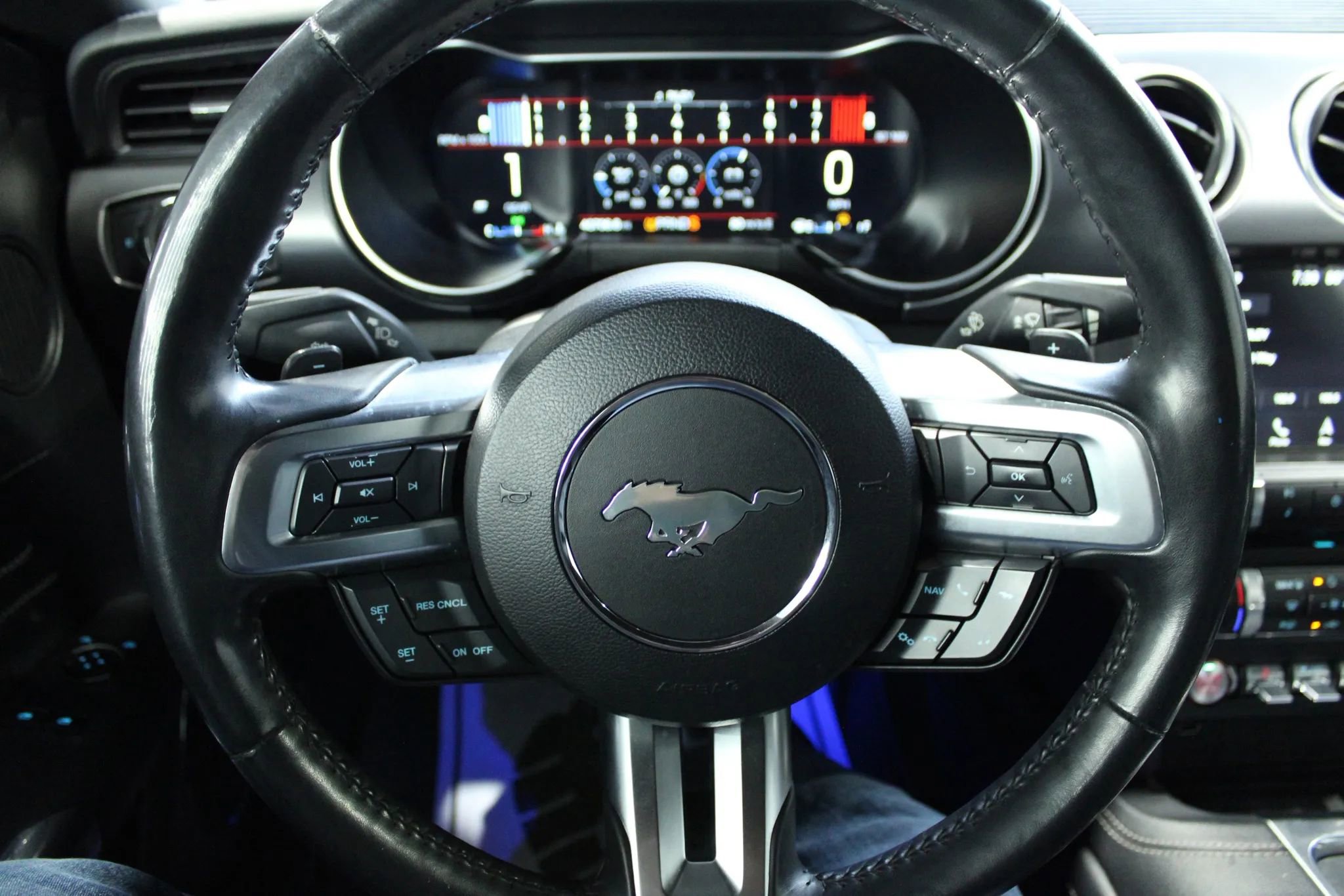 Used 2018 Ford Mustang GT Premium w/ Equipment Group 401A RWD image 13