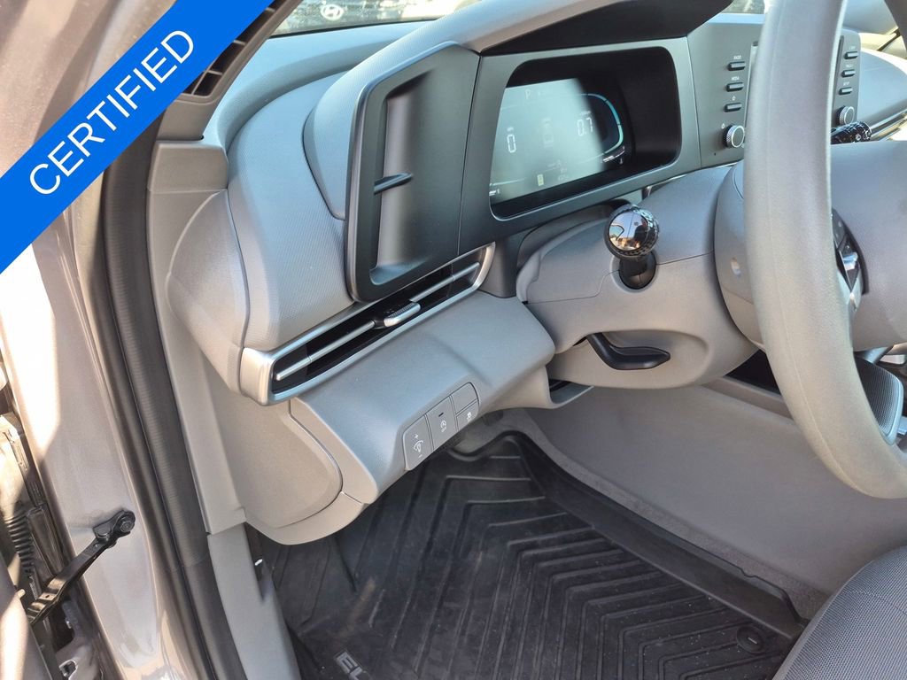 Used 2025 Hyundai Elantra SE image 11