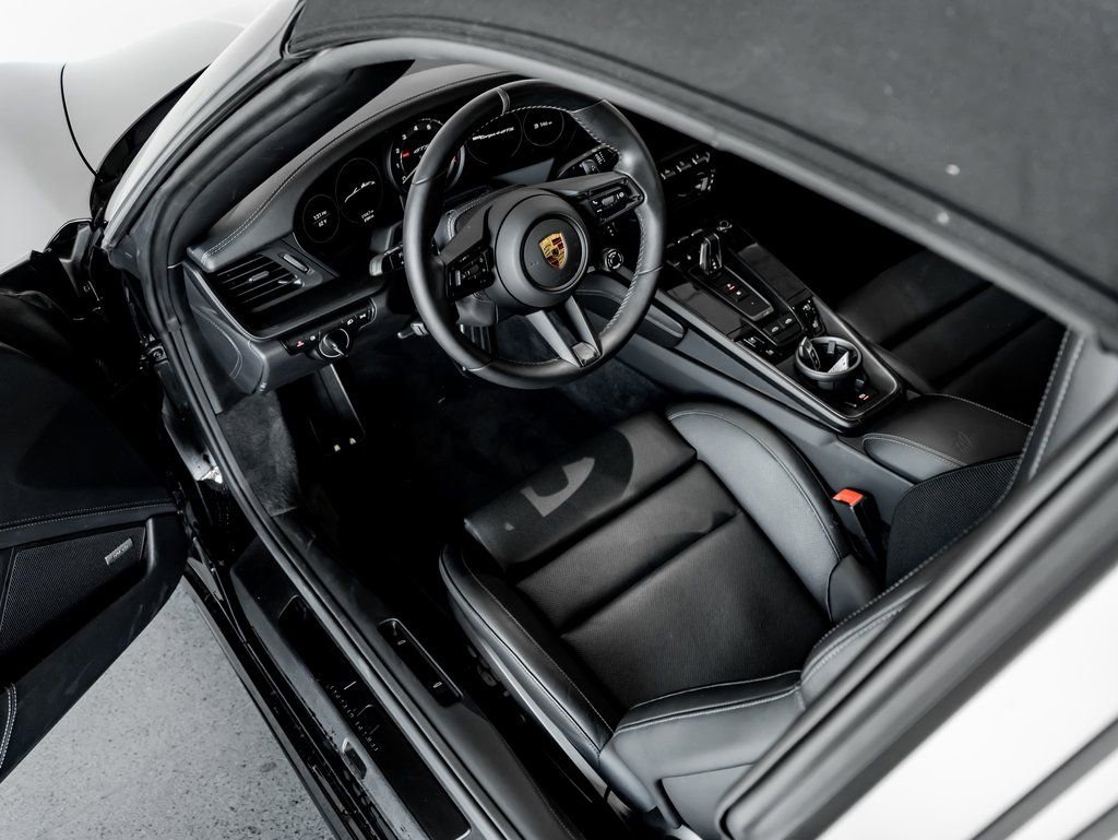 Certified 2022 Porsche 911 50th Anniversary Edition image 4