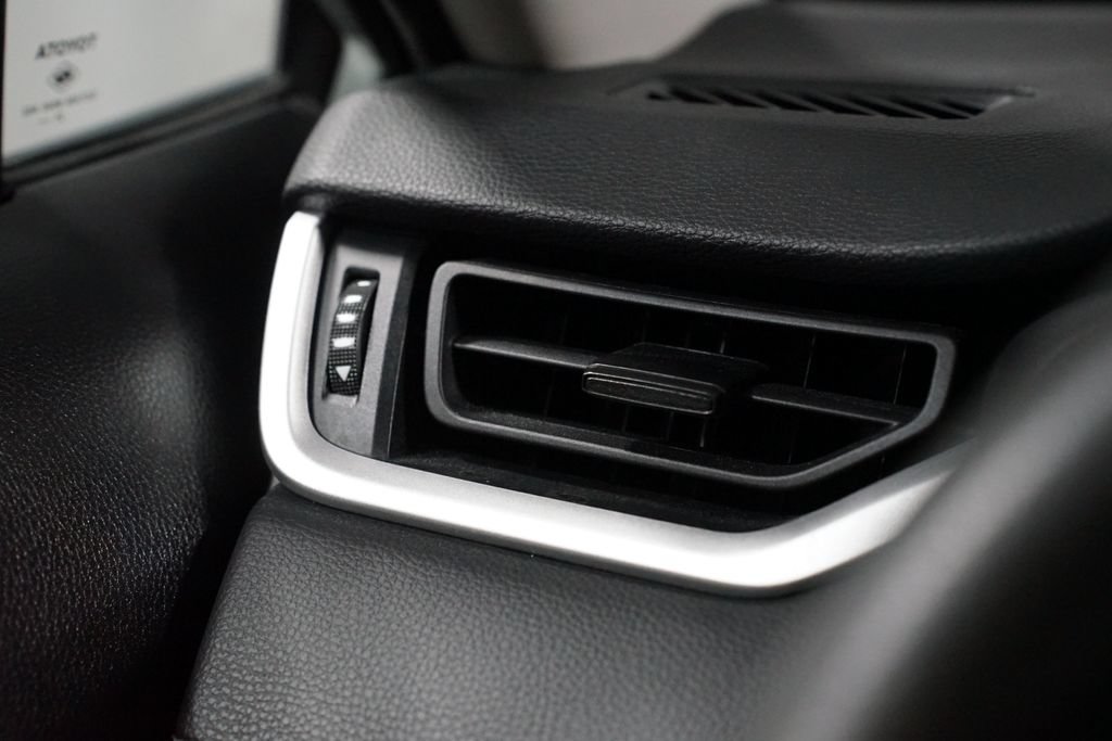 Used 2022 Toyota RAV4 XLE w/ Convenience Package FWD image 24
