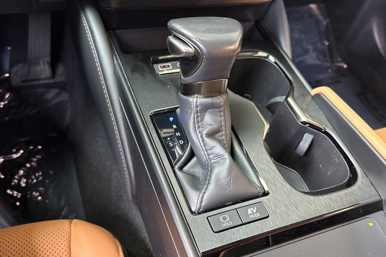 Used 2024 Lexus ES 300h w/ Premium Package image 18