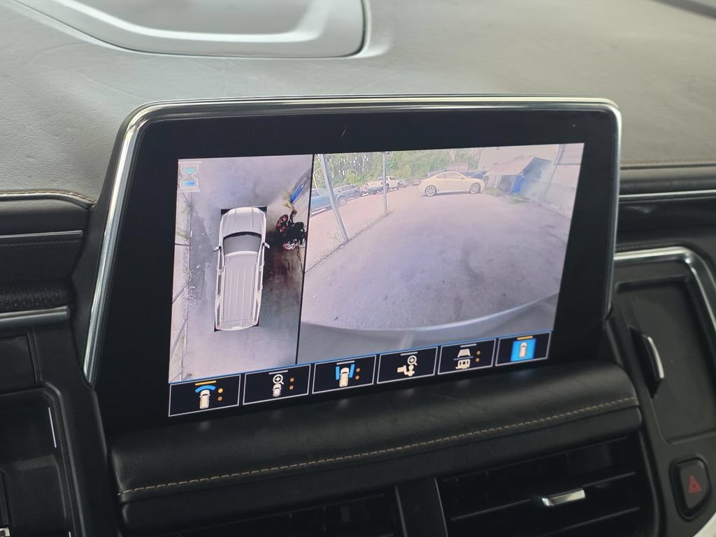 Used 2021 GMC Yukon XL AT4 w/ AT4 Premium Plus Package AWD/4WD image 17