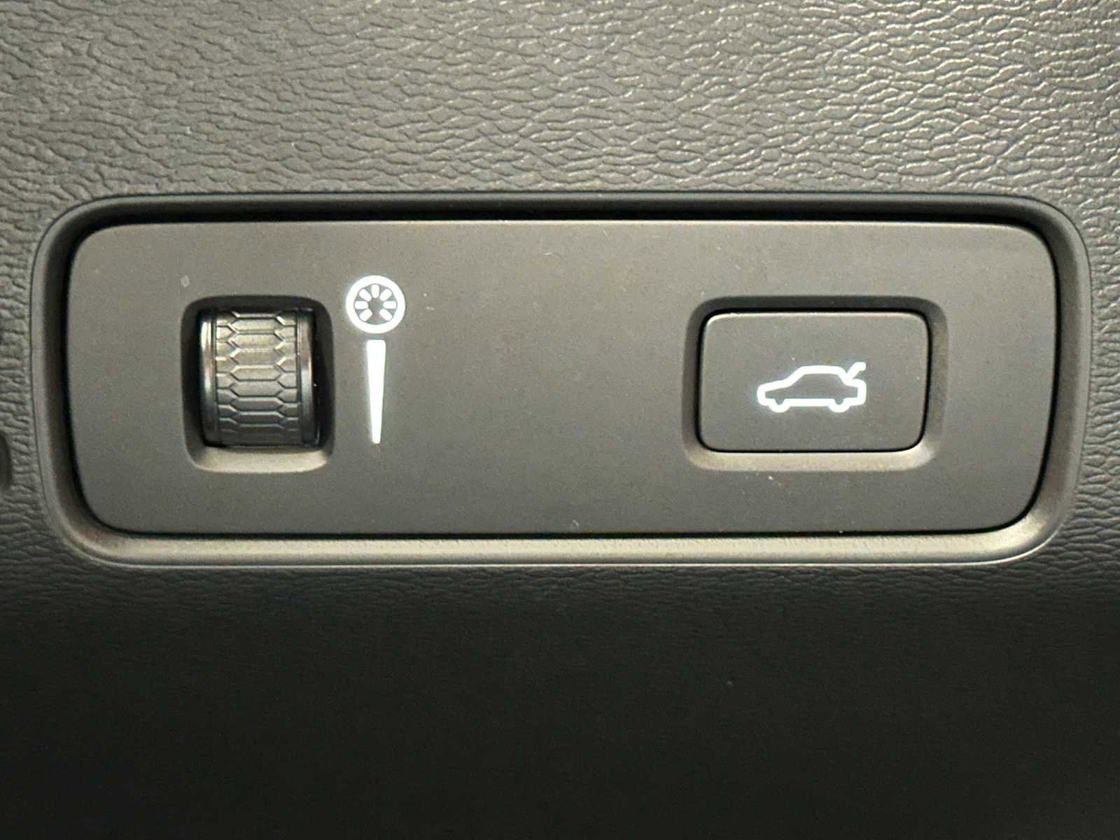 Used 2020 Volvo XC40 T5 Inscription w/ Protection Package Premier image 18