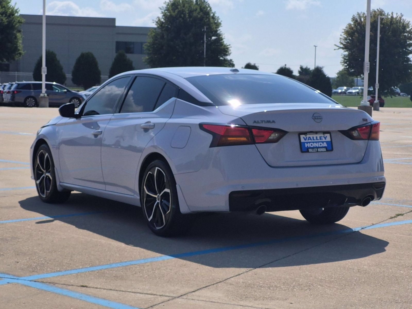 Used 2025 Nissan Altima 2.5 SR w/ SR Premium Package FWD image 8