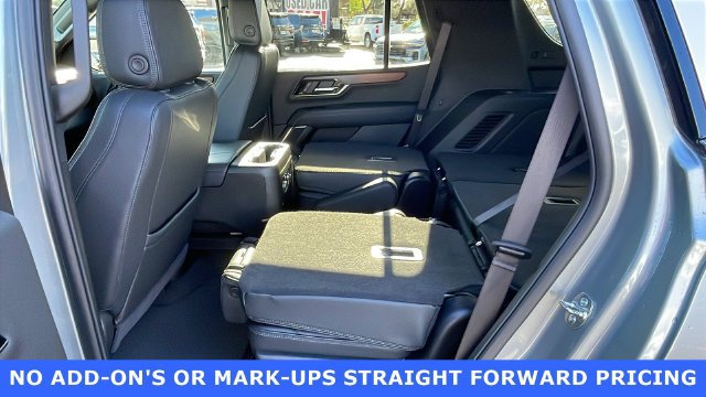 Used 2025 GMC Yukon Denali RWD image 12