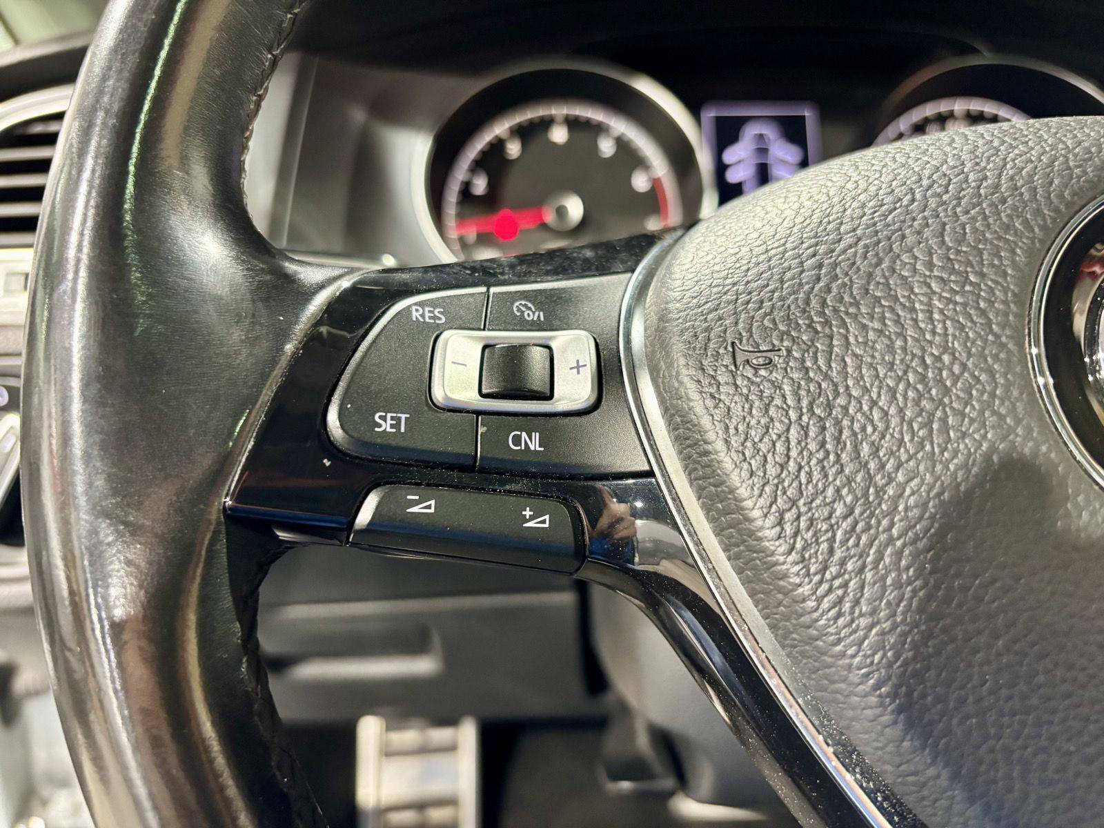 Used 2017 Volkswagen Golf Alltrack SE image 28