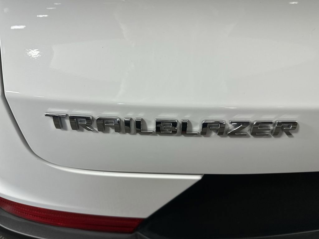Used 2023 Chevrolet TrailBlazer LT FWD image 32