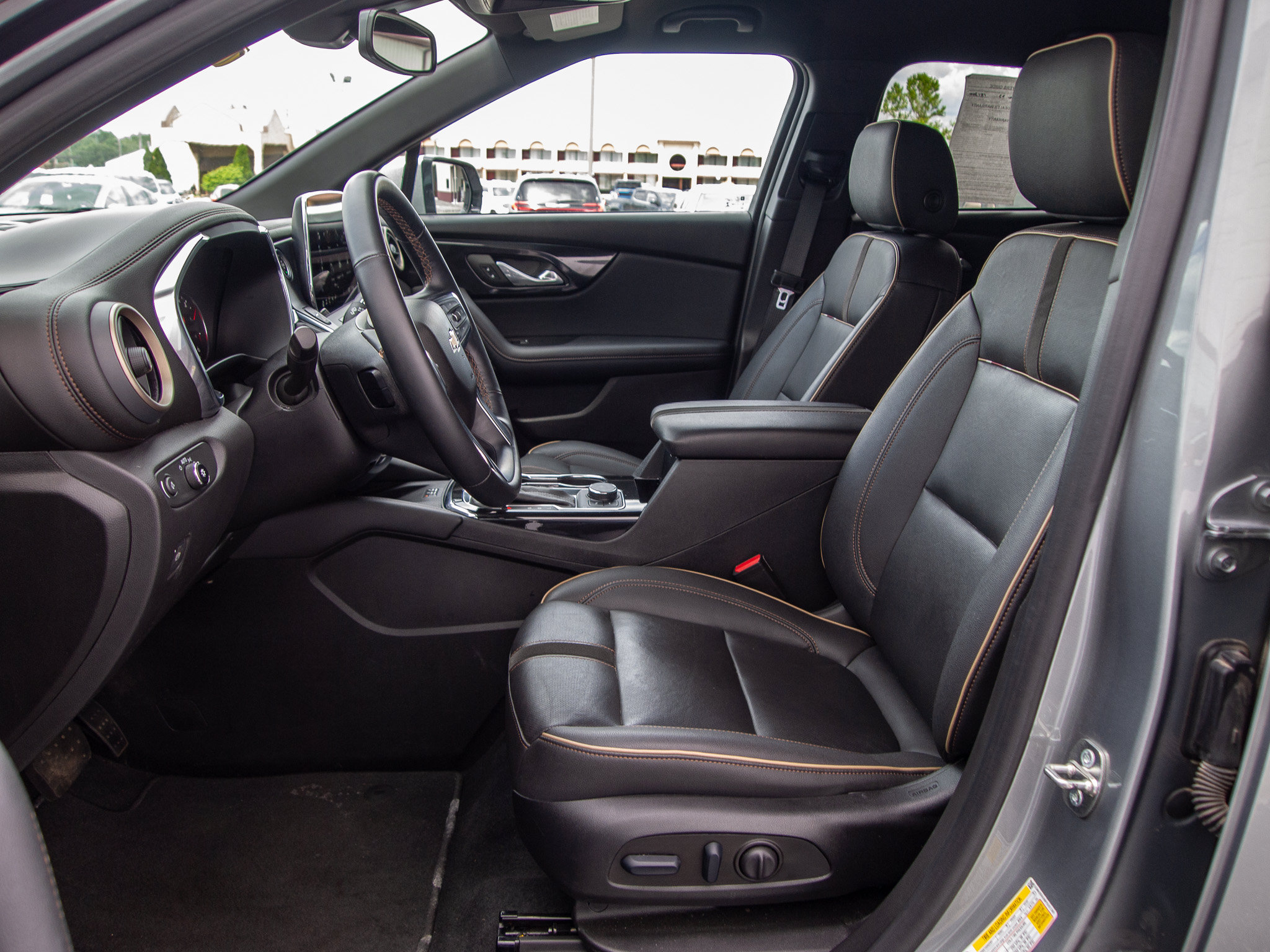 Used 2023 Chevrolet Blazer Premier FWD image 13