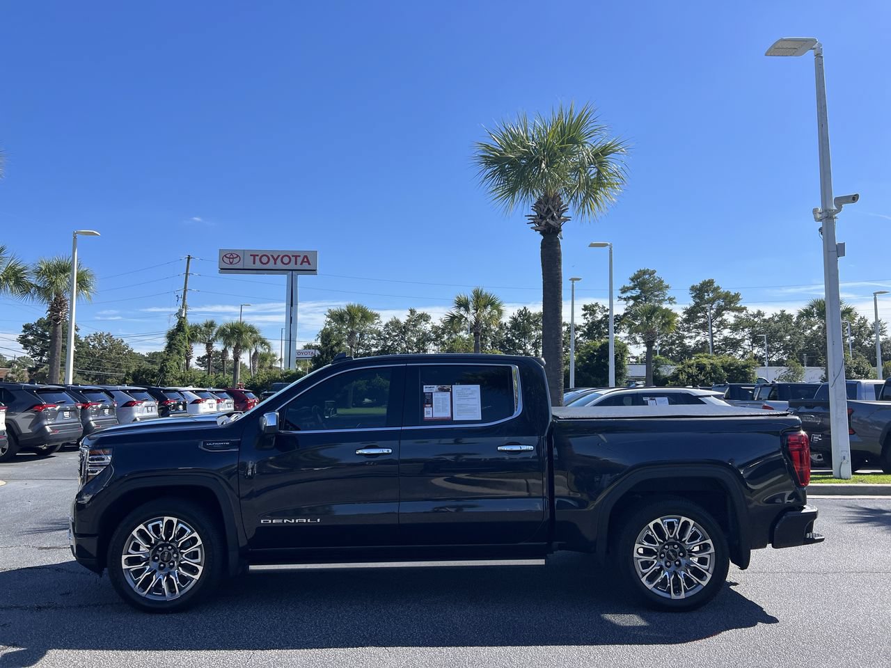 Used 2023 GMC Sierra 1500 Denali Ultimate AWD/4WD image 7