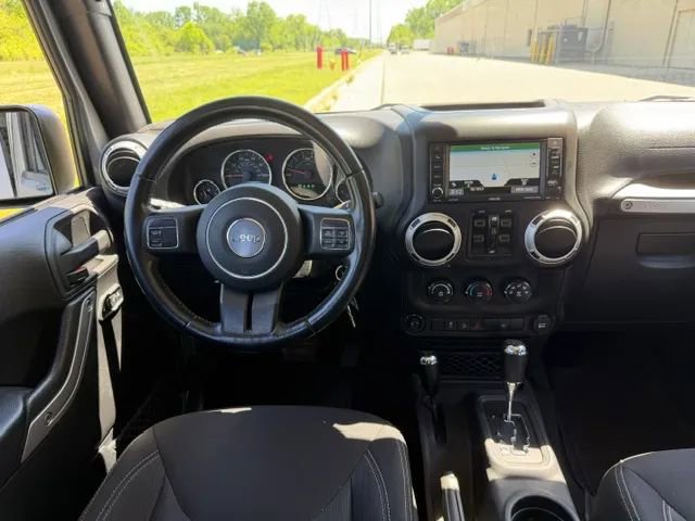 Used 2016 Jeep Wrangler Unlimited Sahara w/ Dual Top Group AWD/4WD image 11