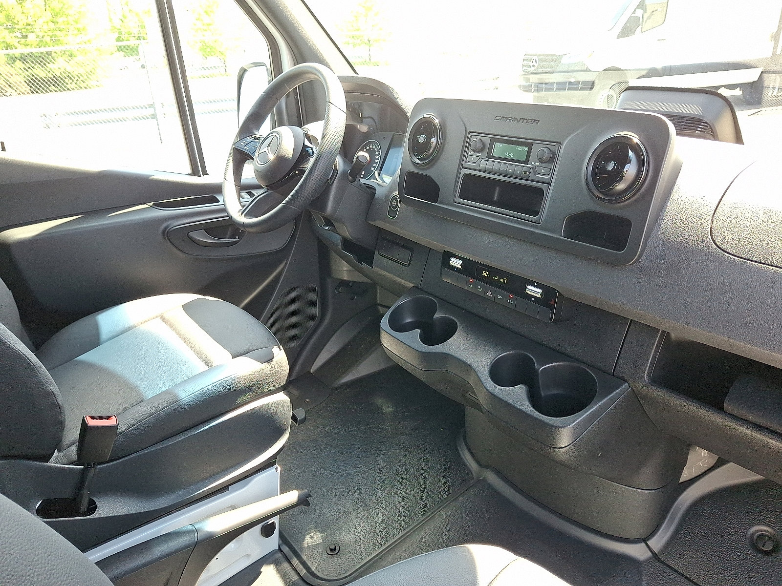 Used 2025 Mercedes-Benz Sprinter 2500 image 12