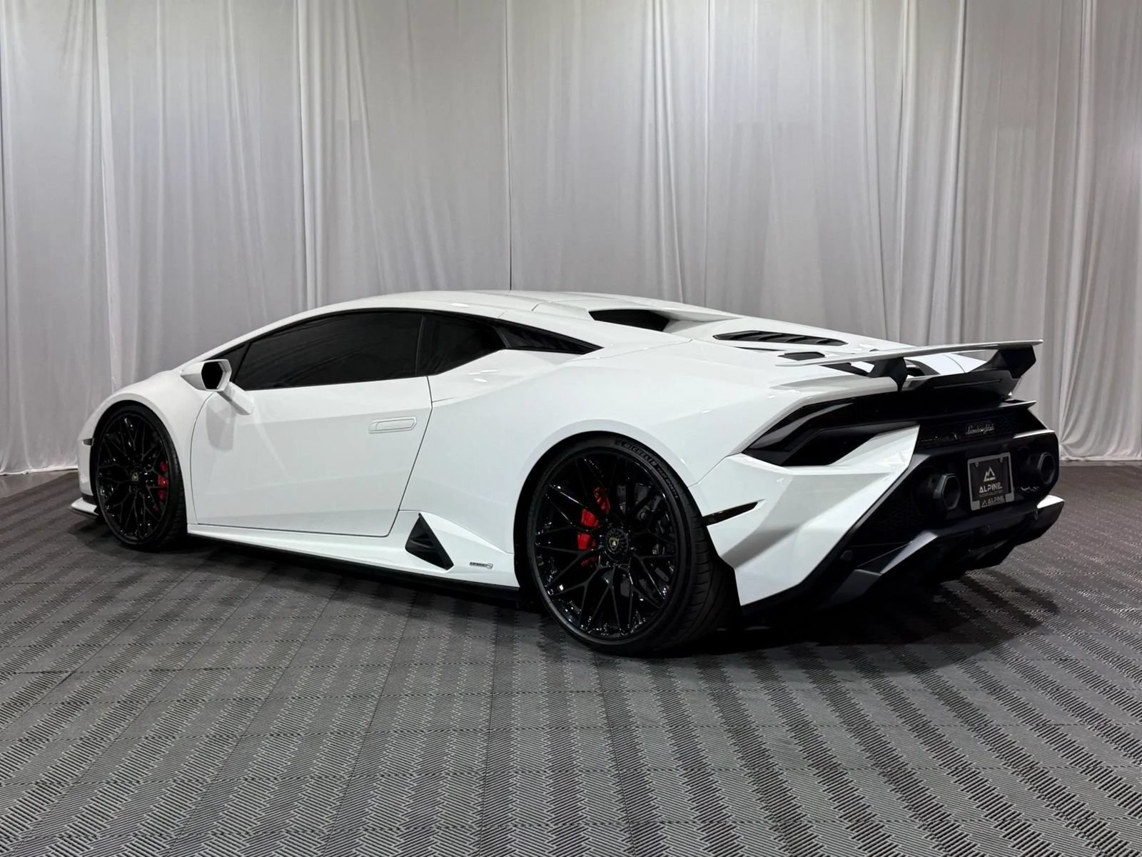 Used 2023 Lamborghini Huracan Tecnica RWD image 10