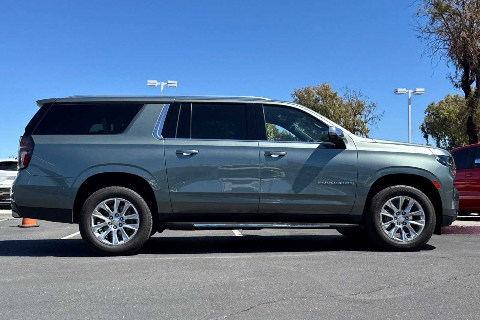 Used 2024 Chevrolet Suburban Premier image 4