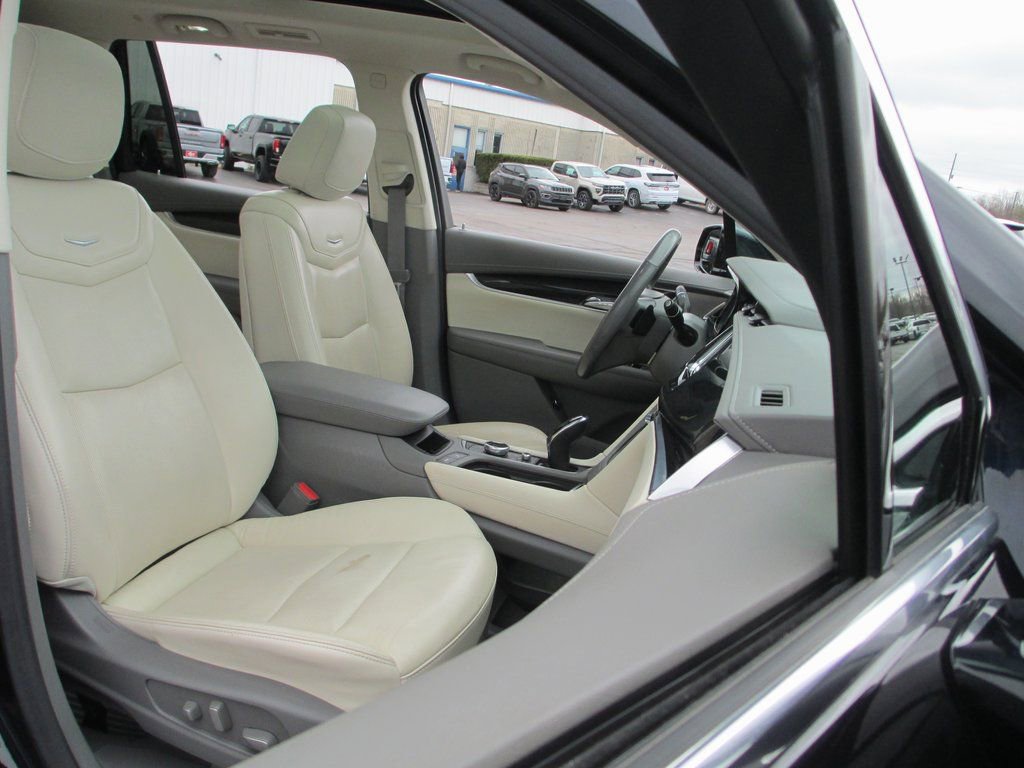 Used 2021 Cadillac XT6 Premium Luxury image 23
