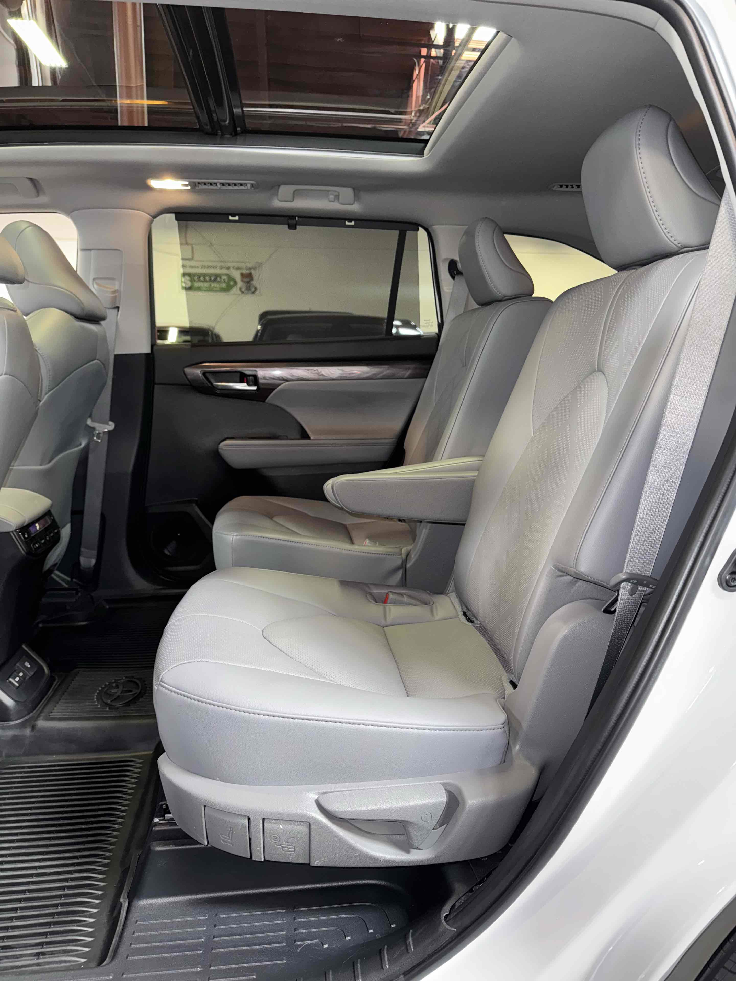 Used 2023 Toyota Highlander Platinum image 42