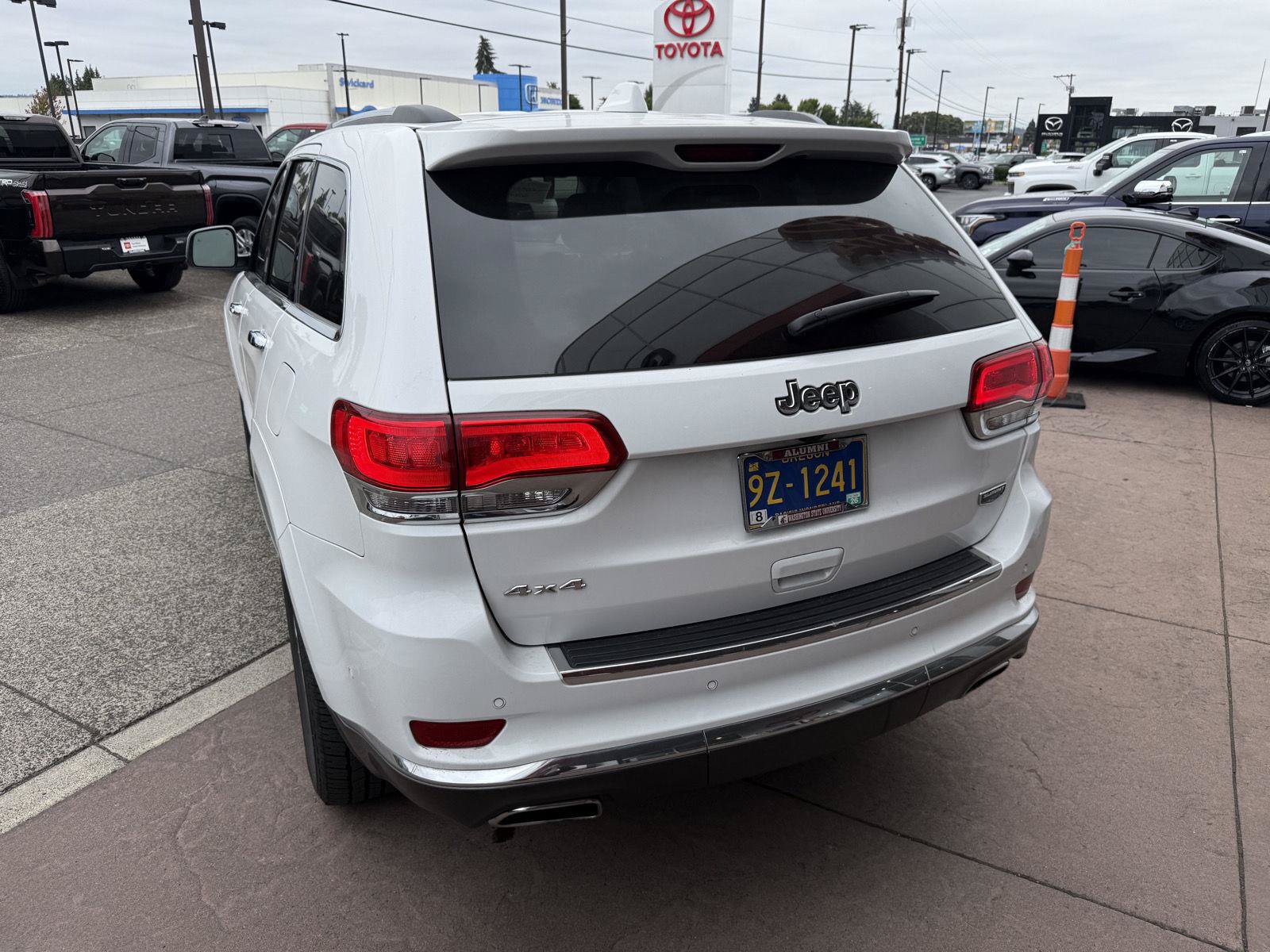 Used 2020 Jeep Grand Cherokee Summit AWD/4WD image 4