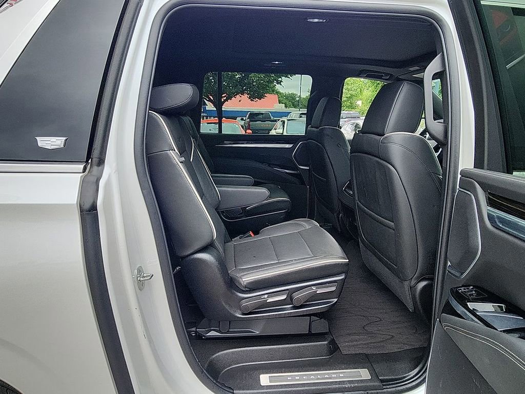 Certified 2025 Cadillac Escalade ESV Premium Luxury AWD/4WD image 26