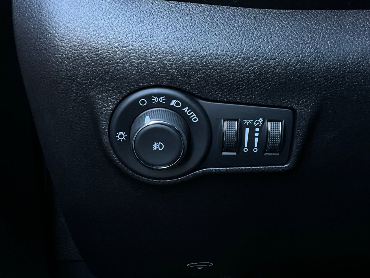 Used 2025 Jeep Compass Trailhawk w/ Trailer Tow Group image 21