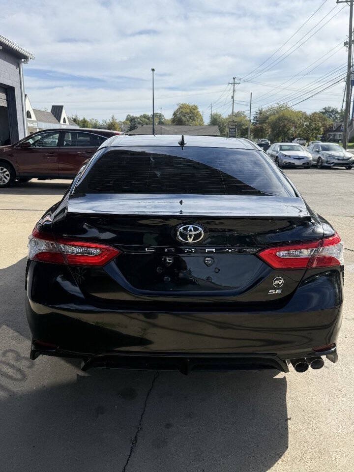 Used 2019 Toyota Camry SE FWD image 3
