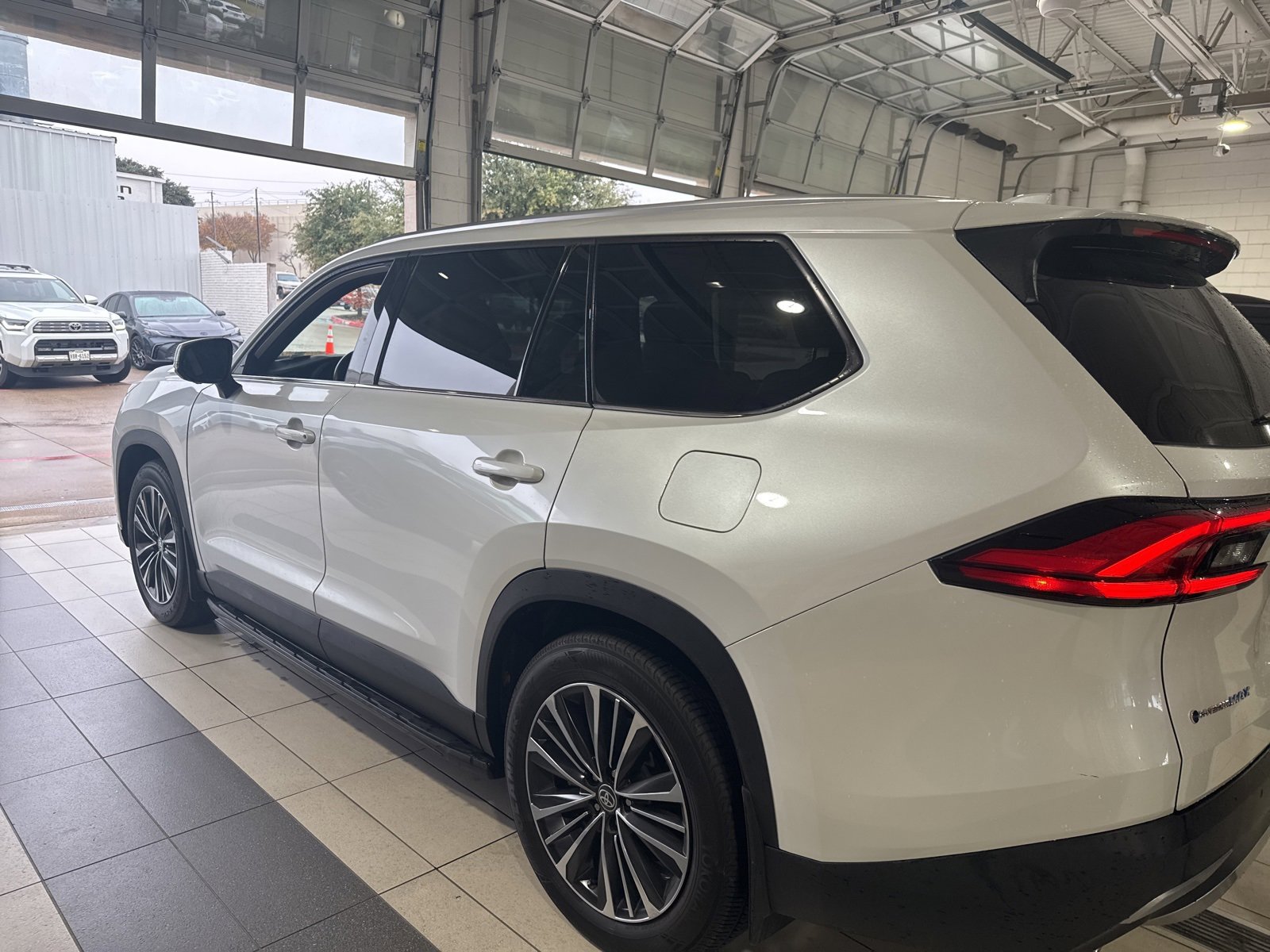 Used 2024 Toyota Grand Highlander AWD Hybrid image 12