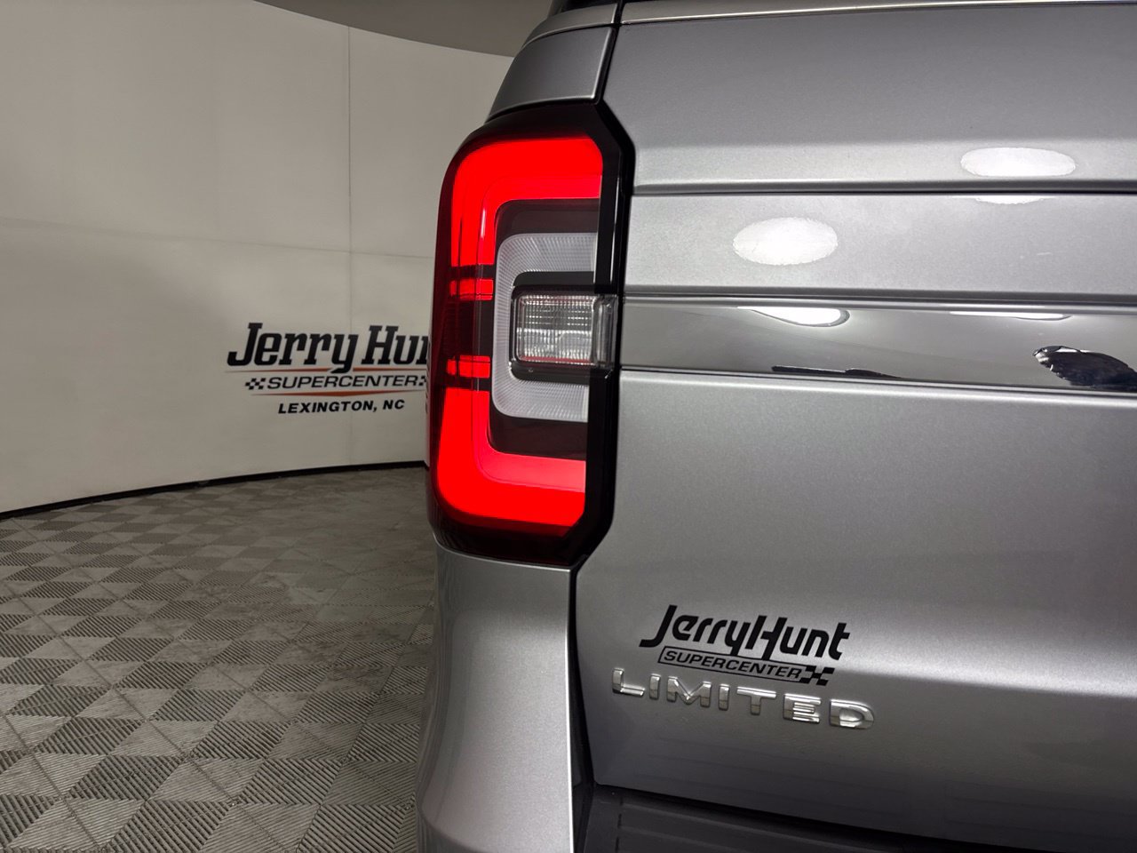 Used 2024 Ford Expedition Limited AWD/4WD image 37