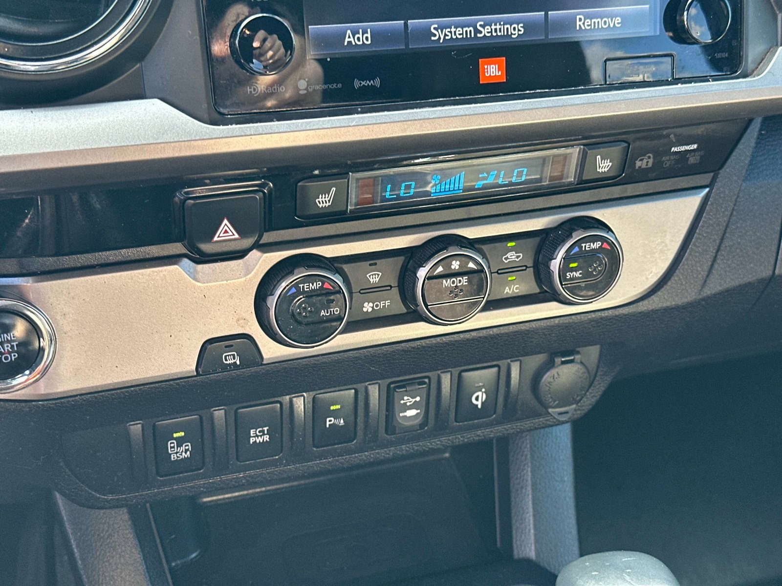 Used 2017 Toyota Tacoma Limited image 21