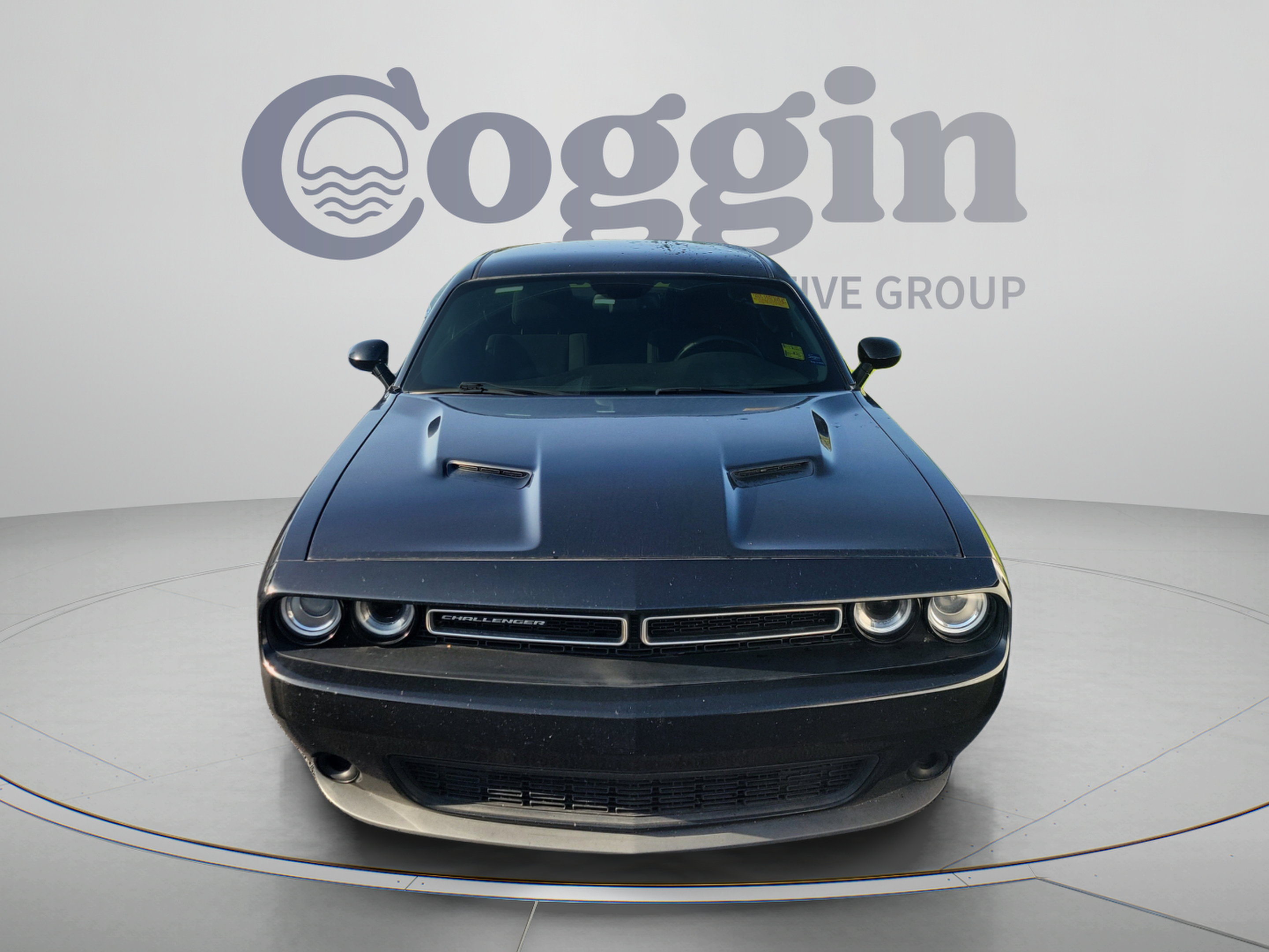 Used 2016 Dodge Challenger SXT RWD image 1