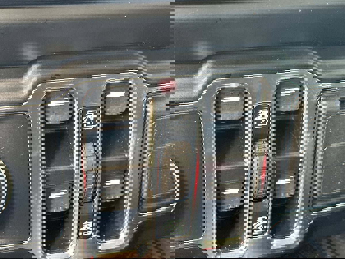 Used 2023 Jeep Gladiator Overland image 28