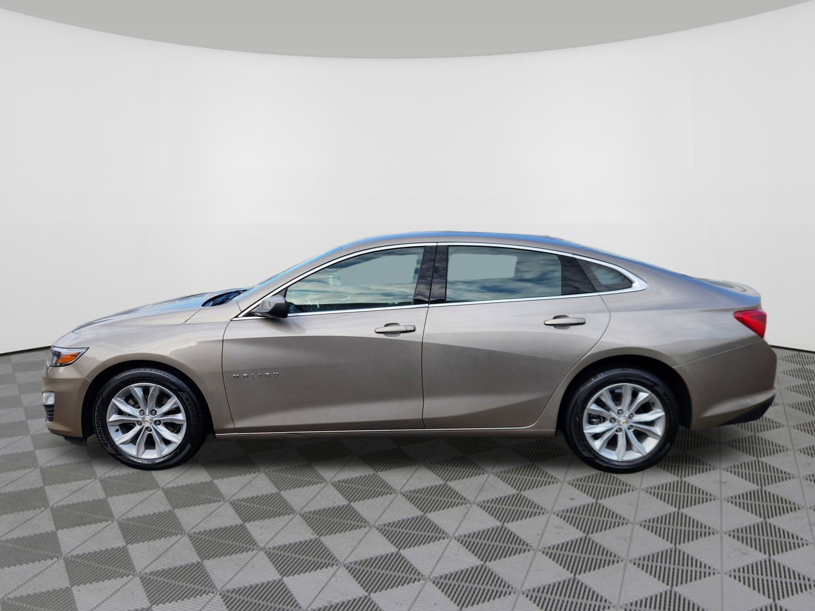Used 2025 Chevrolet Malibu LT image 5