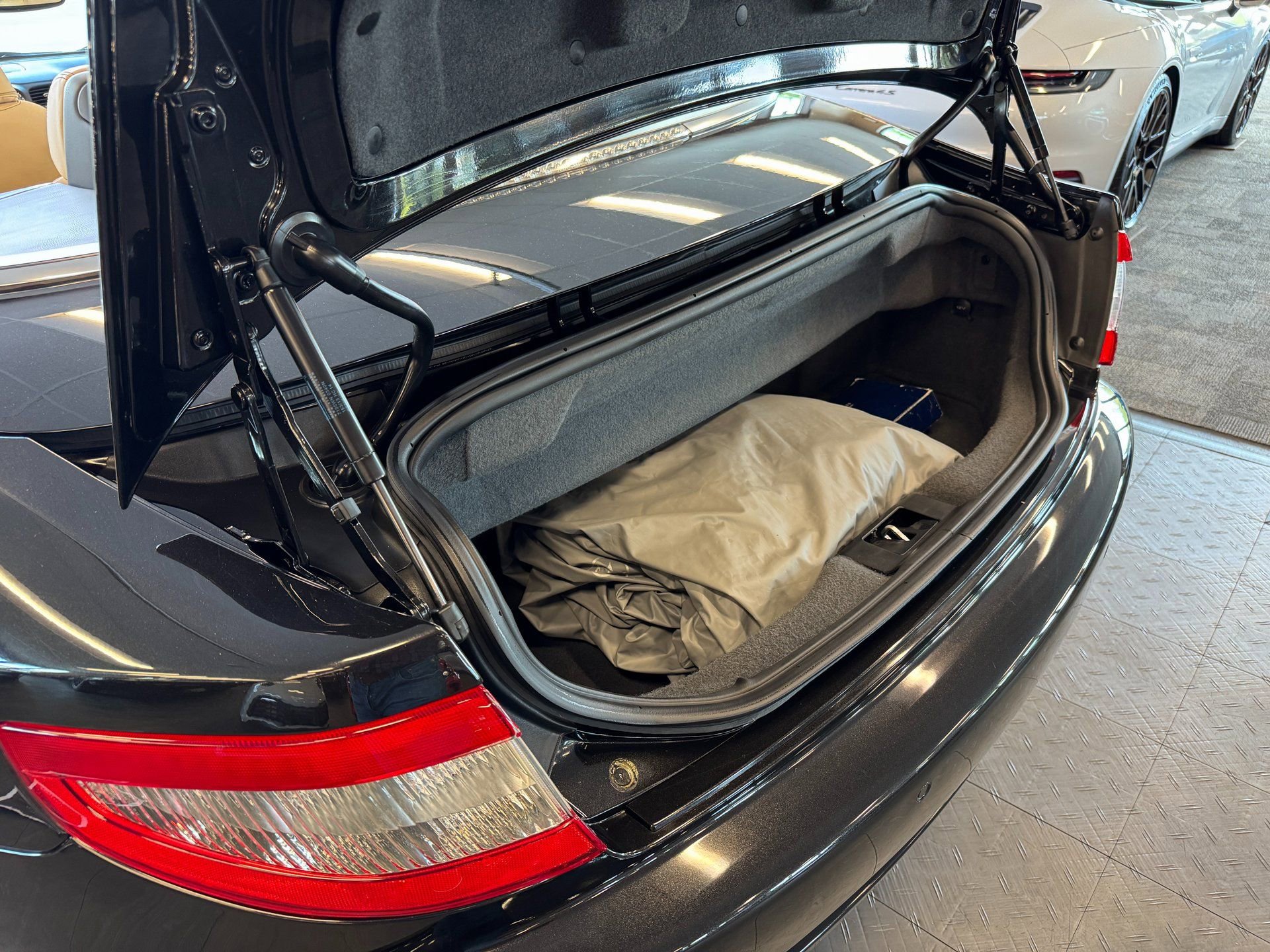 Used 2014 Maserati GranTurismo Convertible image 95