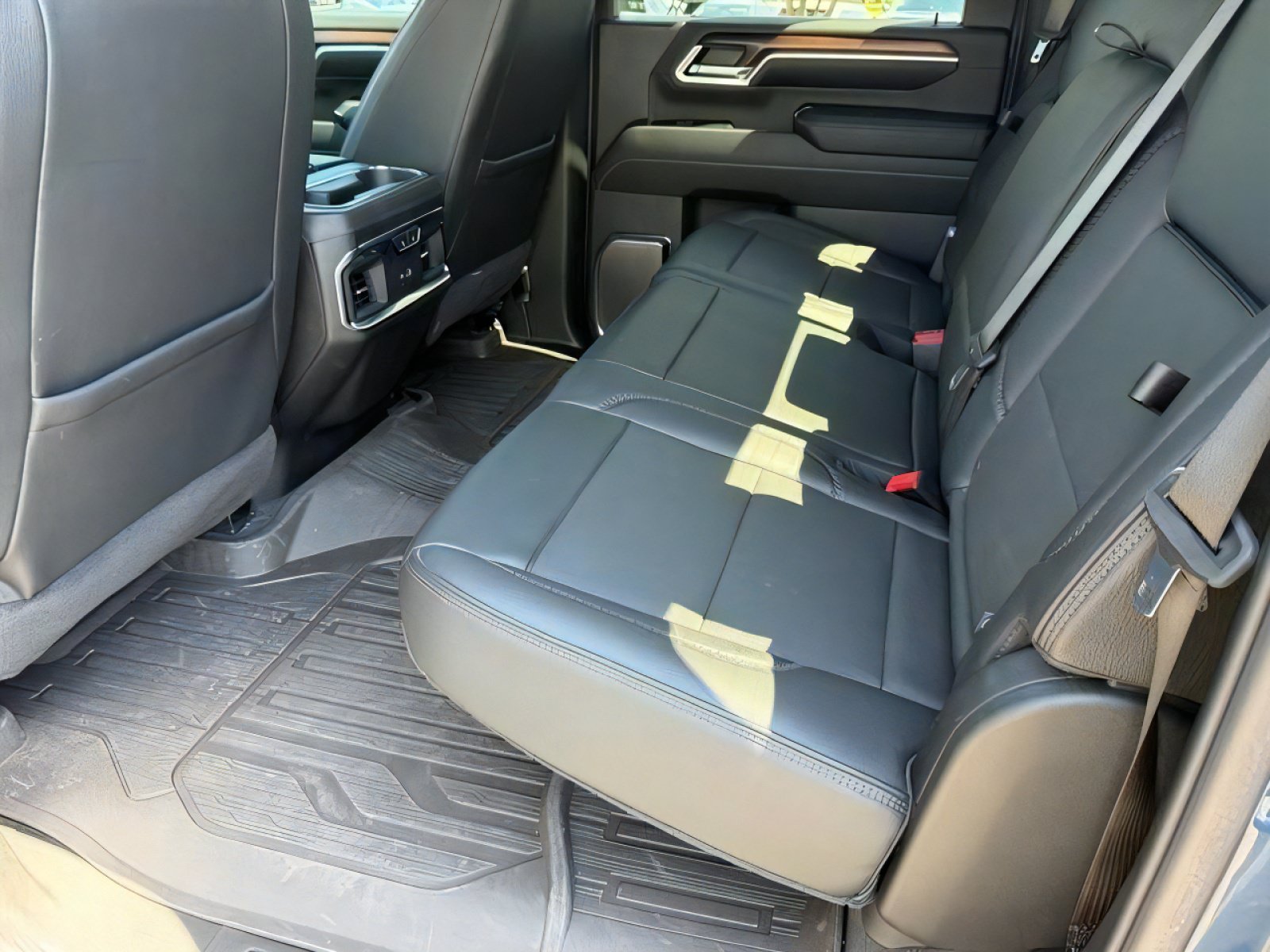 Used 2024 GMC Sierra 3500 Denali w/ Technology Package AWD/4WD image 16
