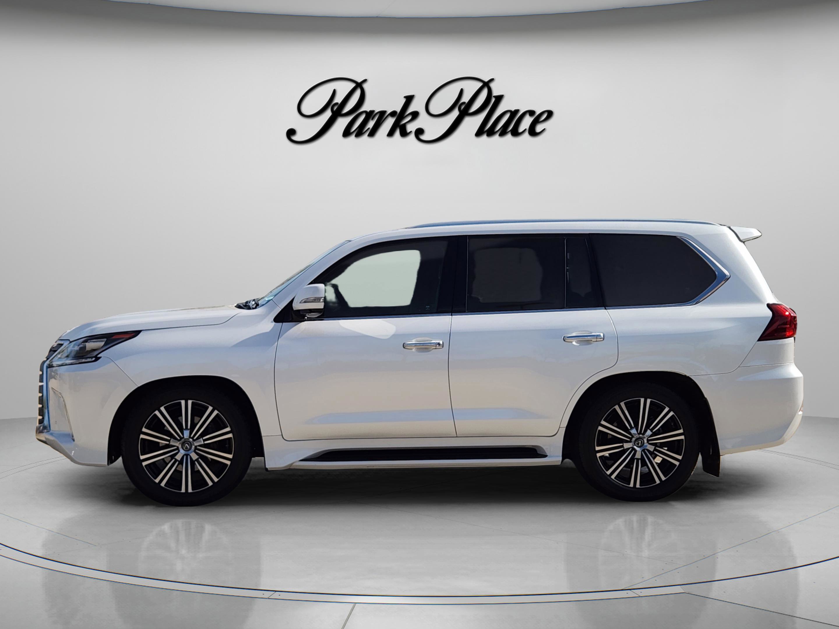 Used 2018 Lexus LX 570 4WD w/ Luxury Package image 2