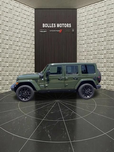 Used 2024 Jeep Wrangler Unlimited Sahara AWD/4WD image 9