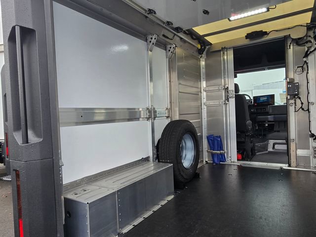 New 2025 Chevrolet Brightdrop 400 w/ Battery Pack, Max Range AWD/4WD image 15