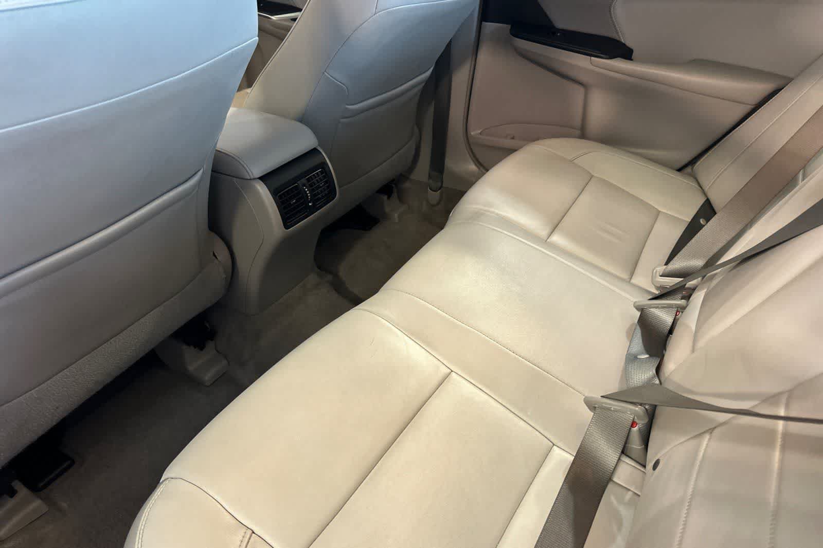 Used 2017 Toyota Camry XLE FWD image 5