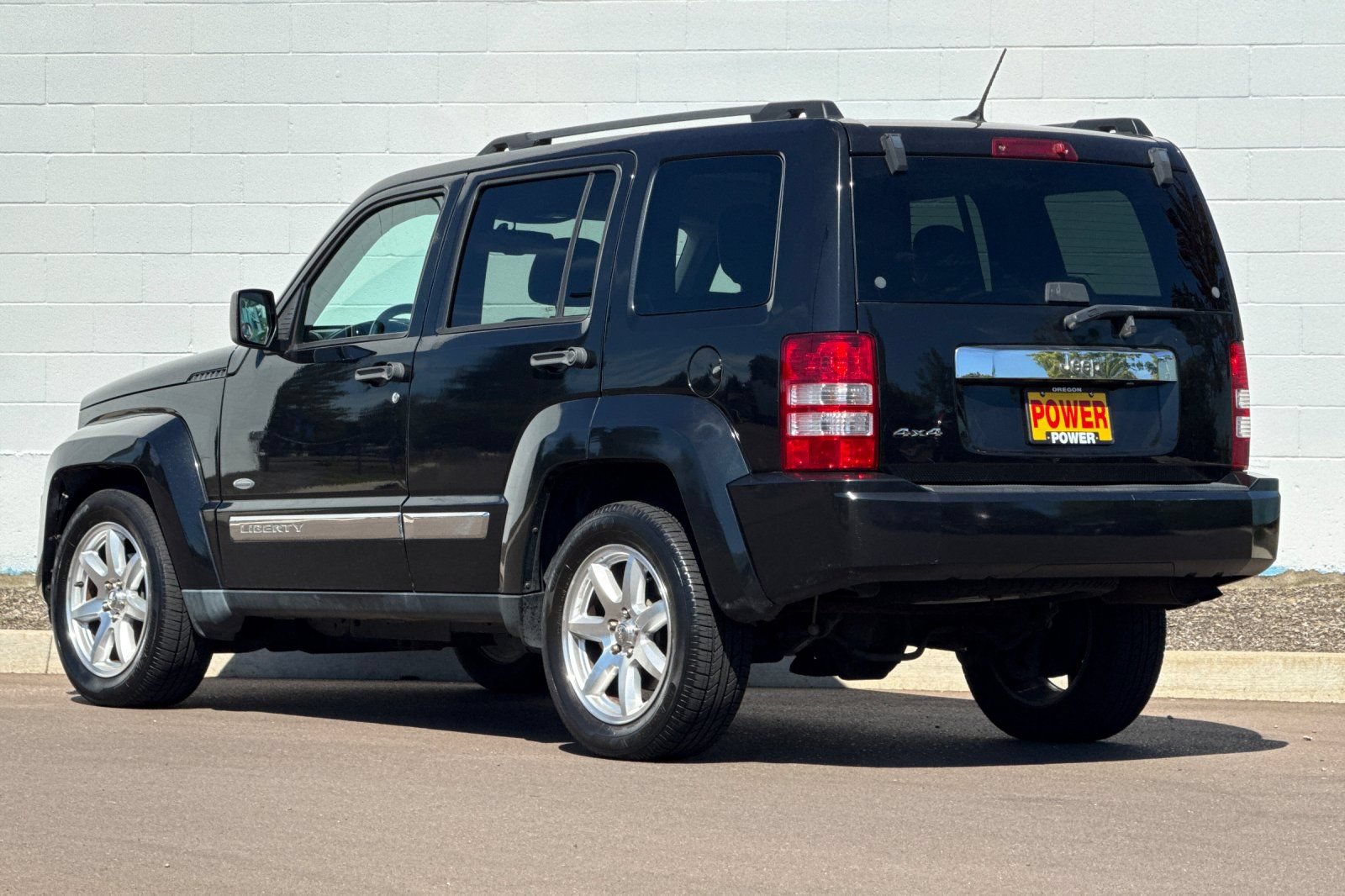 Used 2012 Jeep Liberty Sport AWD/4WD image 6