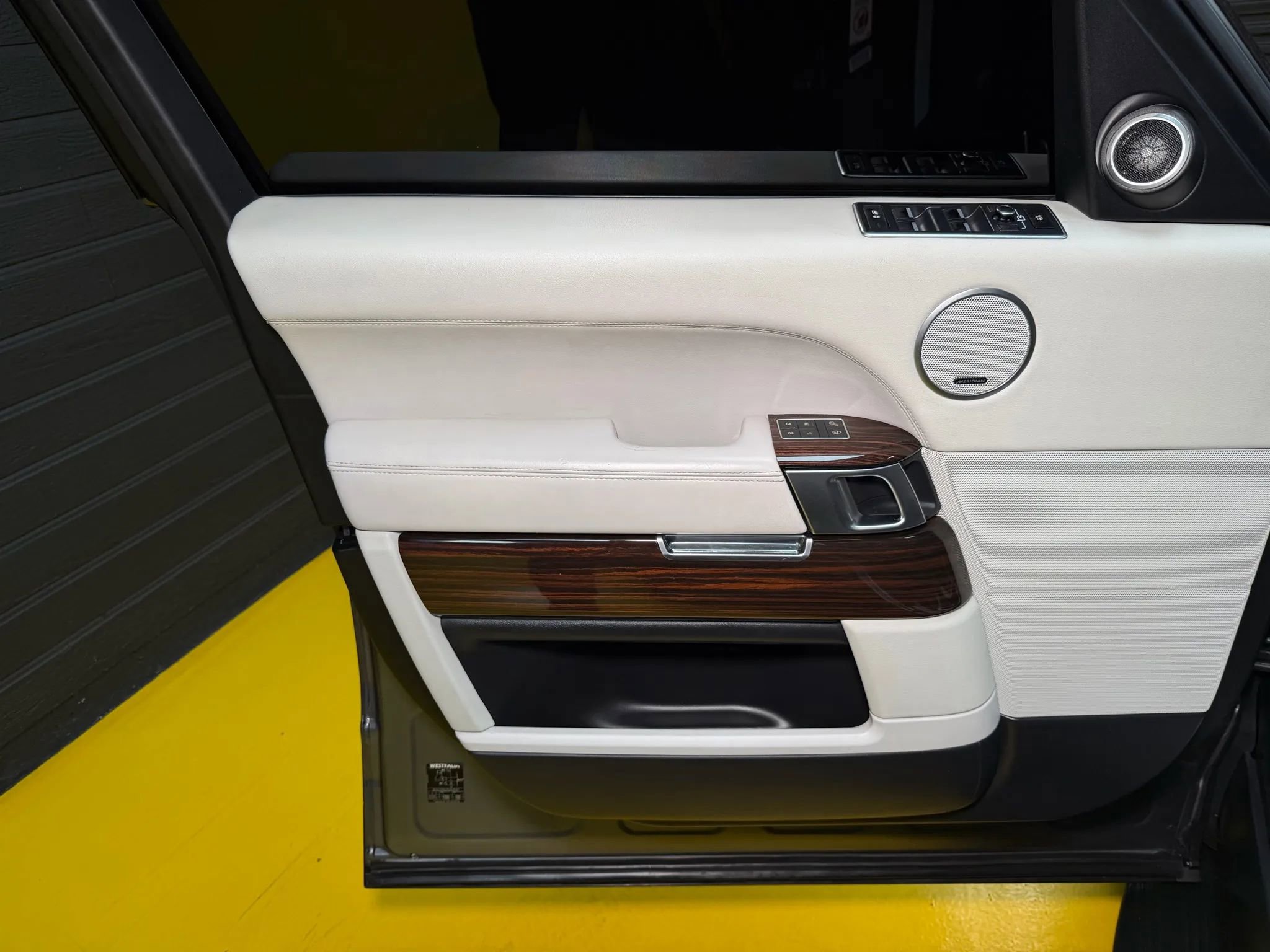 Used 2014 Land Rover Range Rover Supercharged image 34