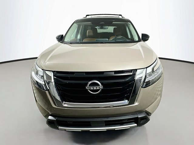 Used 2023 Nissan Pathfinder Platinum AWD/4WD image 2