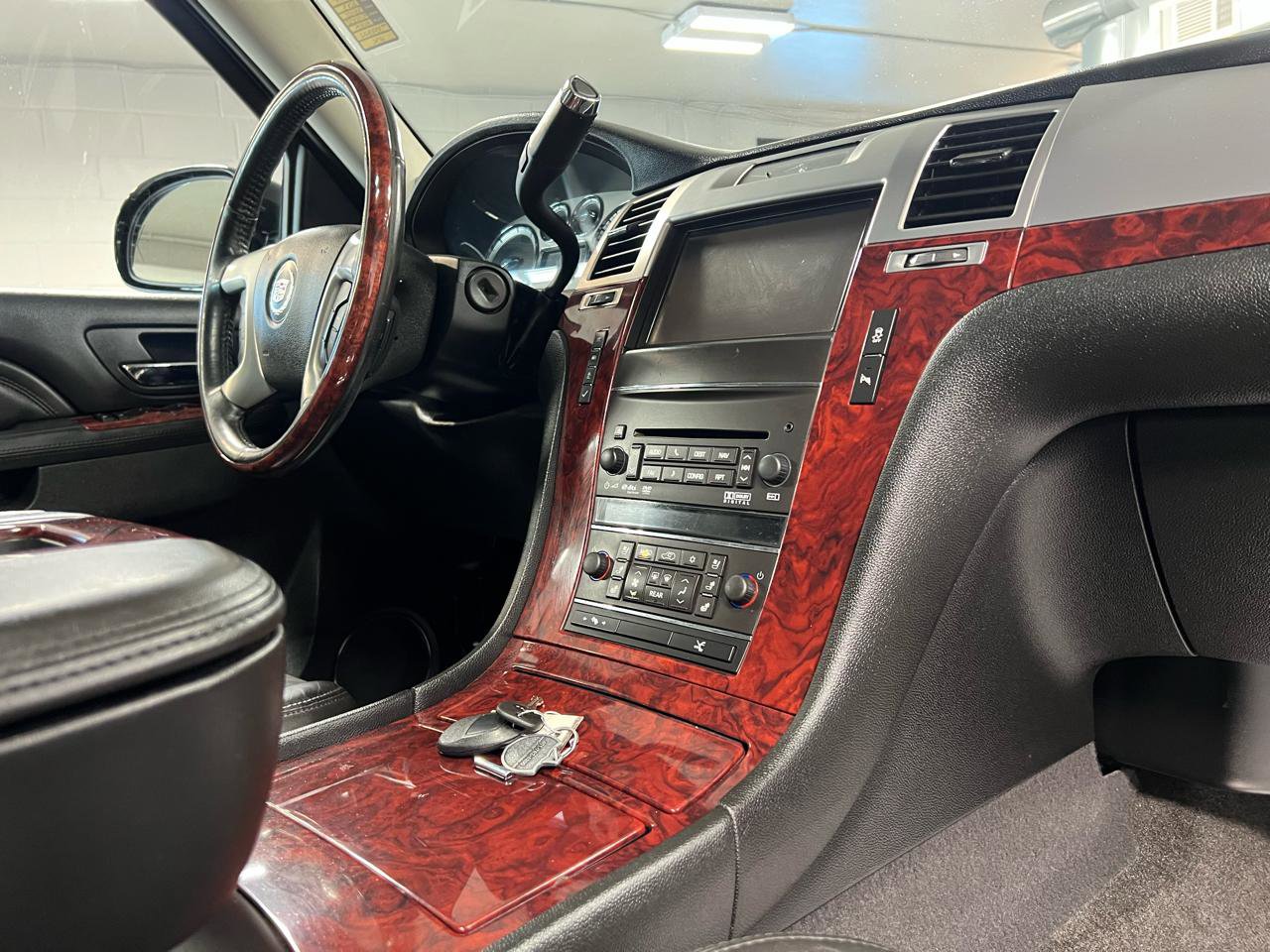 Used 2013 Cadillac Escalade Premium image 13