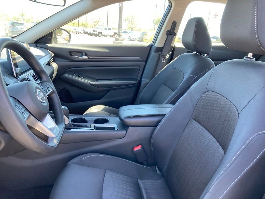 Used 2025 Nissan Altima 2.5 SV image 8