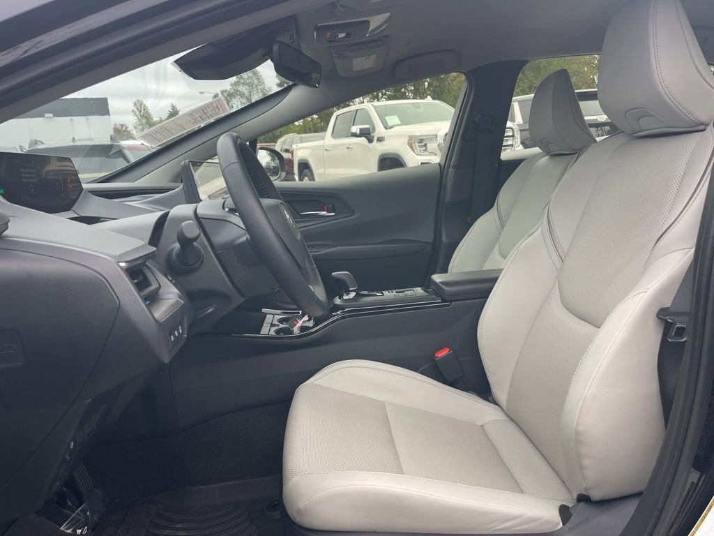 Used 2024 Toyota Prius XLE image 9