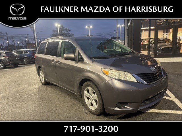 Used 2014 Toyota Sienna LE image 1