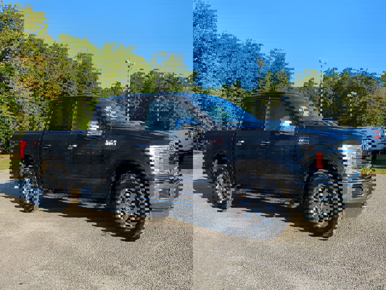 Used 2020 Ford F150 Lariat image 2