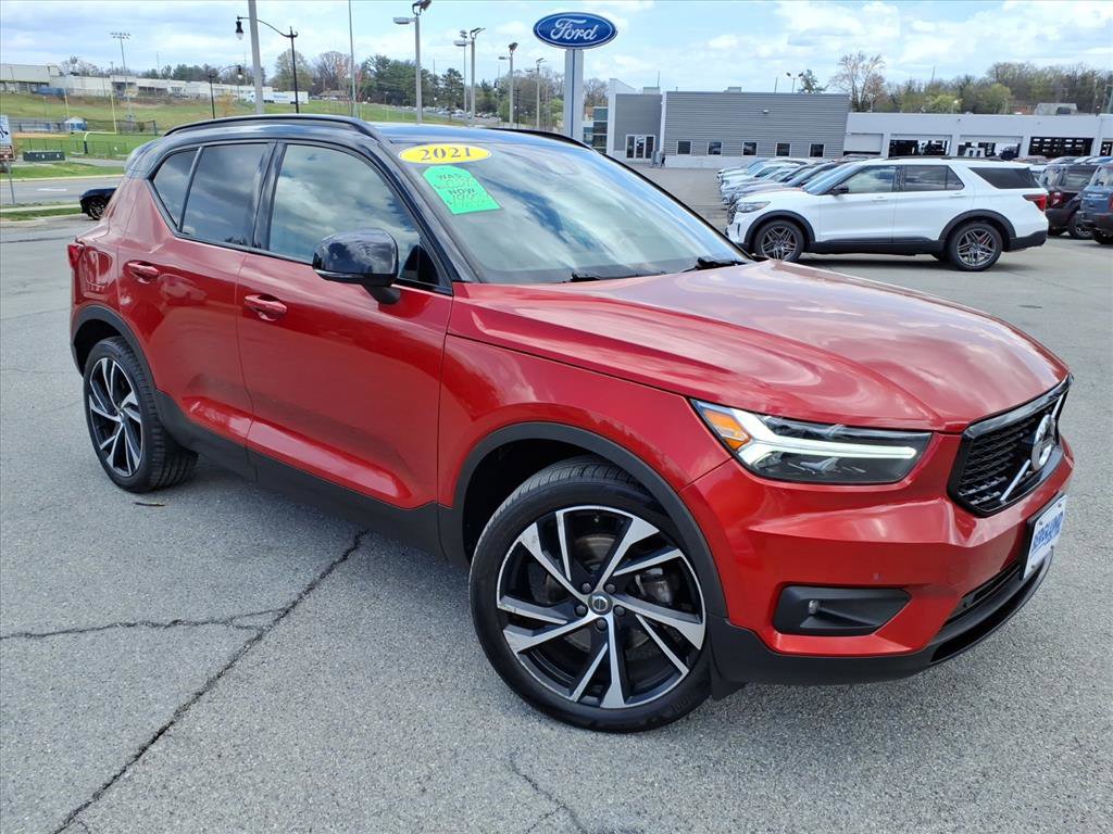 Used 2021 Volvo XC40 T5 R-Design w/ Climate Package image 3